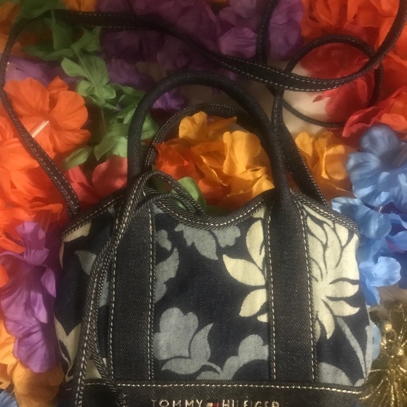 Tommy Hilfilger Bag - Picture 2 of 6